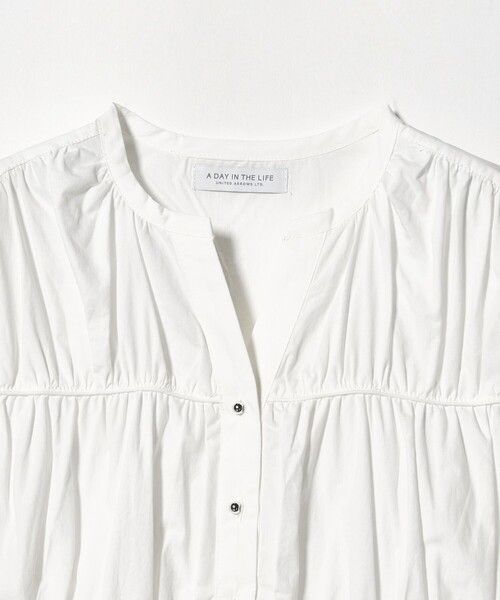 A DAY IN THE LIFE UNITED ARROWS(アデイインザライフユナイテッドアローズ)の「コットンギャザー スキッパー ノースリーブブラウス<A DAY IN THE LIFE>(シャツ/ブラウス・レディース・オフホワイト/オリーブ/ネイビー・FREE)」の14枚目の写真