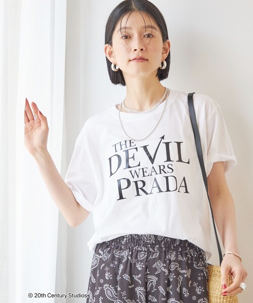 SHIPS(シップス)の「【SHIPS別注】GOOD ROCK SPEED: The devil wears PRADA(Tシャツ/カットソー・レディース・ホワイト/ホワイト系その他/ダークグレー/ブラック・ONE SIZE)」の2枚目の写真
