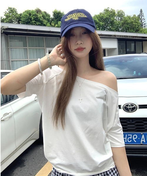 semuse(セミューズ)の「シンプルオフショルダーTシャツ(Tシャツ/カットソー・レディース・ホワイト/ブラック/グレー・FREE)」の9枚目の写真