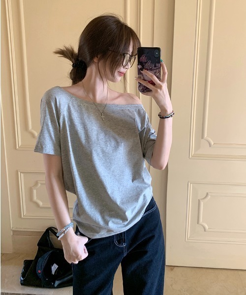 semuse(セミューズ)の「シンプルオフショルダーTシャツ(Tシャツ/カットソー・レディース・ホワイト/ブラック/グレー・FREE)」の19枚目の写真