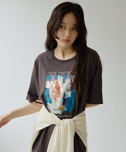 DISCOAT（ディスコート）の「【Noka】アートTシャツ（Tシャツ/カットソー・レディース・チャコールグレー/オフホワイト・FREE）」の2枚目の写真