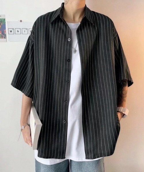 WYZ wear(ダブリューワイジィーウェア)の「オーバーサイズストライプ半袖シャツ/ユニセックス(シャツ/ブラウス・メンズ・ブラック/ホワイト・L/M/XL)」の2枚目の写真
