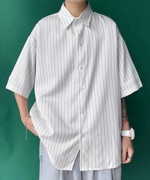 WYZ wear(ダブリューワイジィーウェア)の「オーバーサイズストライプ半袖シャツ/ユニセックス(シャツ/ブラウス・メンズ・ブラック/ホワイト・L/M/XL)」の18枚目の写真