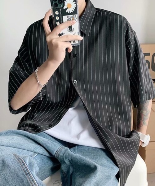 WYZ wear(ダブリューワイジィーウェア)の「オーバーサイズストライプ半袖シャツ/ユニセックス(シャツ/ブラウス・メンズ・ブラック/ホワイト・L/M/XL)」の9枚目の写真
