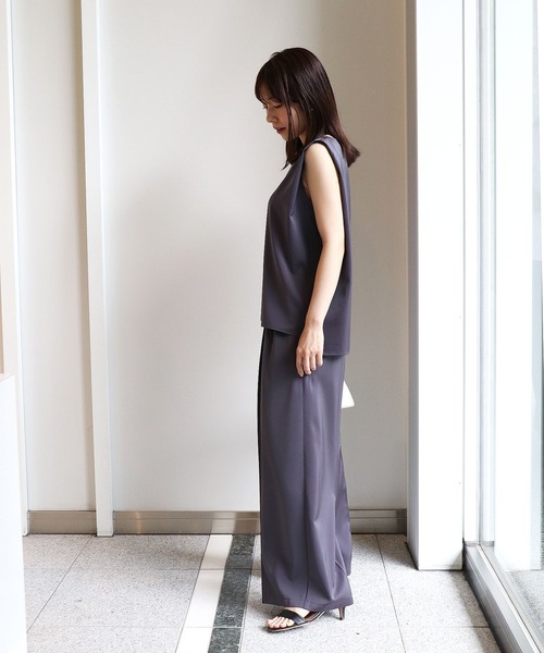 Sirin(シリン)の「≪セットアップ可≫サテントップス(シャツ/ブラウス・レディース・チャコールグレー/ダークグレー/ピンクベージュ・FREE)」の6枚目の写真