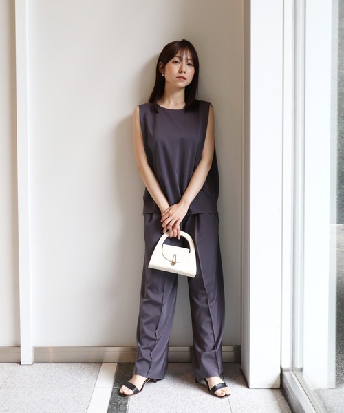 Sirin(シリン)の「≪セットアップ可≫サテントップス(シャツ/ブラウス・レディース・チャコールグレー/ダークグレー/ピンクベージュ・FREE)」の5枚目の写真