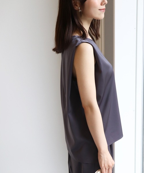 Sirin(シリン)の「≪セットアップ可≫サテントップス(シャツ/ブラウス・レディース・チャコールグレー/ダークグレー/ピンクベージュ・FREE)」の11枚目の写真