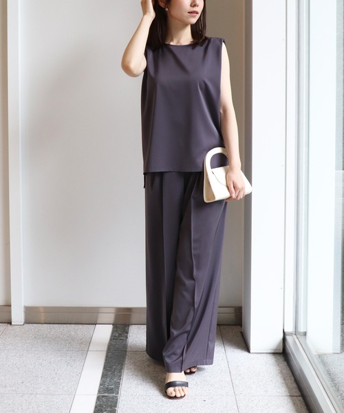 Sirin(シリン)の「≪セットアップ可≫サテントップス(シャツ/ブラウス・レディース・チャコールグレー/ダークグレー/ピンクベージュ・FREE)」の8枚目の写真