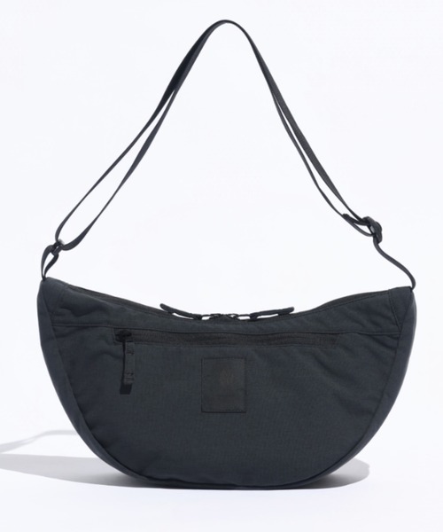 SIERRA DESIGNS（シェラデザイン）の「タフなコーデュラ素材【SIERRA DESIGNS】BLACK HALF MOON BAG ショルダーバッグ（ショルダーバッグ・レディース・ブラック・ONE SIZE）」の2枚目の写真