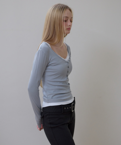 ROSEFRANTZ（ロゼフランツ）の「Basic V-neck Long Sleeve [Blue]（Tシャツ/カットソー・レディース・ブルー・SMALL/MEDIUM/X-SMALL）」の7枚目の写真