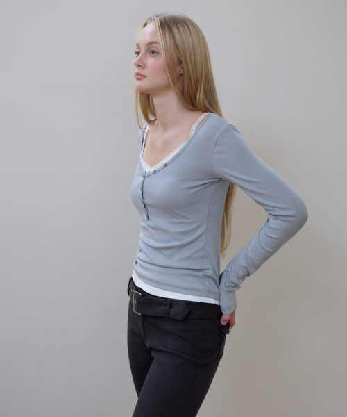 ROSEFRANTZ（ロゼフランツ）の「Basic V-neck Long Sleeve [Blue]（Tシャツ/カットソー・レディース・ブルー・SMALL/MEDIUM/X-SMALL）」の8枚目の写真