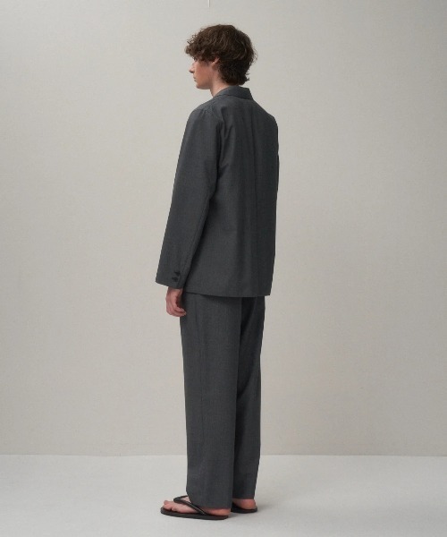 ATON(エイトン)の「【ATON/エイトン】WOOL TROPICAL LOOSE FIT PANTS(スラックス・メンズ・グレー/ブラック・2/4)」の6枚目の写真