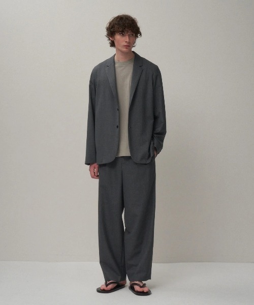ATON(エイトン)の「【ATON/エイトン】WOOL TROPICAL LOOSE FIT PANTS(スラックス・メンズ・グレー/ブラック・2/4)」の5枚目の写真