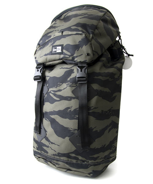 NEW ERA（ニューエラ）の「NEW ERA/ニューエラ　RUCKSACK 28L（バックパック/リュック・メンズ・カモフラージュ/その他1/ブラック/チャコールグレー/その他2・FREE）」の3枚目の写真