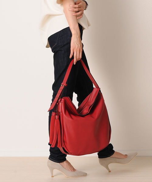 Mia Borsa(ミアボルサ)の「フェイクレザーワンショルダーバッグ(ショルダーバッグ・レディース・レッド/グレー/ブラック・FREE)」の1枚目の写真