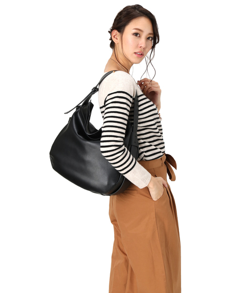 Mia Borsa(ミアボルサ)の「フェイクレザーワンショルダーバッグ(ショルダーバッグ・レディース・レッド/グレー/ブラック・FREE)」の2枚目の写真