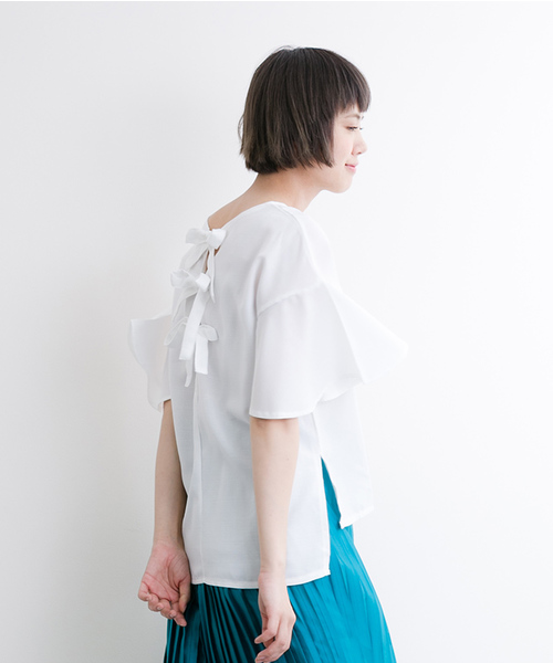 MERLOT（メルロー）の「バックリボンフレア袖トップス4954（シャツ/ブラウス・レディース・ブラック/ライトブルー/ネイビー/オフホワイト/ピンク・FREE）」の2枚目の写真
