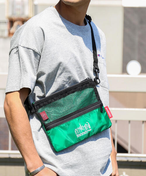 Manhattan Portage（マンハッタンポーテージ）の「【一部カラー別注】[マンハッタンポーテージ]OS  Manhattan Portage  MESH サコッシュ（ショルダーバッグ・メンズ・ブラック/ケリー/ネイビー/イエロー/レッド/パープル/オリーブ・FREE）」の4枚目の写真