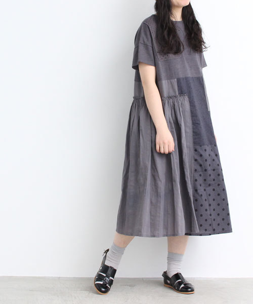 bulle de savon（ビュルデサボン）の「製品染めみずたま　クロスドッキングパッチワークOP（ワンピース・レディース・ブラック/ホワイト・FREE）」の15枚目の写真