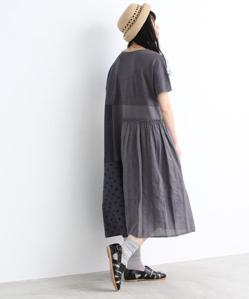 bulle de savon（ビュルデサボン）の「製品染めみずたま　クロスドッキングパッチワークOP（ワンピース・レディース・ブラック/ホワイト・FREE）」の17枚目の写真