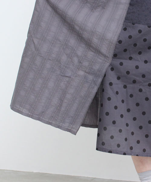 bulle de savon（ビュルデサボン）の「製品染めみずたま　クロスドッキングパッチワークOP（ワンピース・レディース・ブラック/ホワイト・FREE）」の8枚目の写真