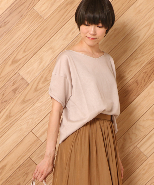 un dix cors（アンディコール）の「デザインドルマンVカットソー（Tシャツ/カットソー・レディース・ホワイト/サックスブルー/ベージュ/ネイビー・ﾌﾘ-）」の2枚目の写真