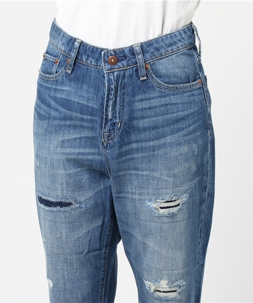 earth music&ecology（アースミュージックアンドエコロジー）の「USA COTTONデニムパンツ(ダメージ加工)（デニムパンツ・レディース・ライトインディゴブルー・M/L/S）」の5枚目の写真