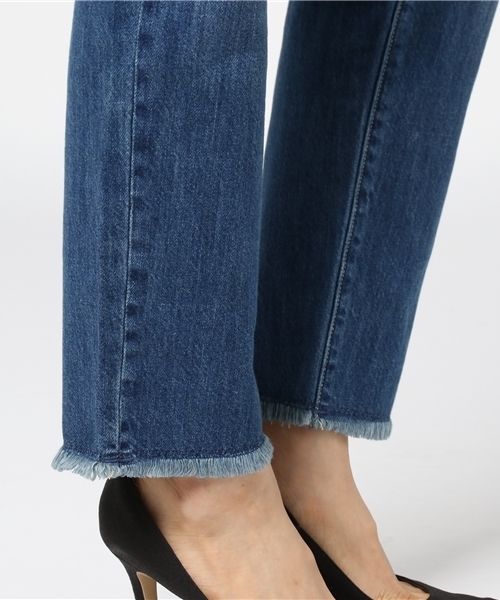 earth music&ecology（アースミュージックアンドエコロジー）の「USA COTTONデニムパンツ(ダメージ加工)（デニムパンツ・レディース・ライトインディゴブルー・M/L/S）」の8枚目の写真