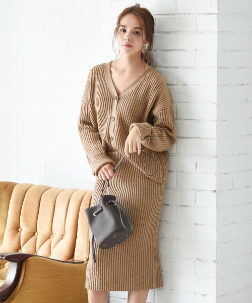 Luz Llena（ラズレナ）の「[ウール混]ニットカーディガン×タイトスカート・セットアップ（セットアップ・レディース・グレー/グレイッシュベージュ・MEDIUM）」の4枚目の写真