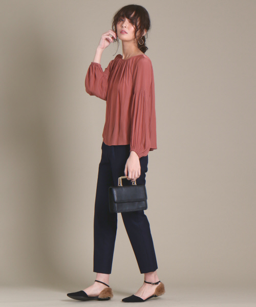 Rouge vif(ルージュヴィフ)の「カラーギャザーブラウス(シャツ/ブラウス・レディース・グレイッシュブルー/ブラウン/ダークネイビー・FREE)」の11枚目の写真