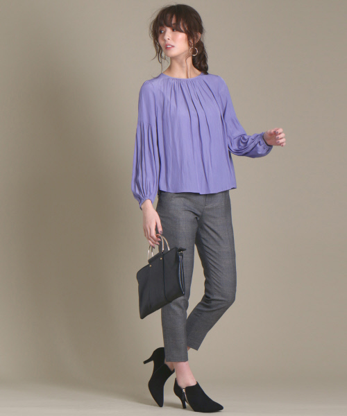 Rouge vif(ルージュヴィフ)の「カラーギャザーブラウス(シャツ/ブラウス・レディース・グレイッシュブルー/ブラウン/ダークネイビー・FREE)」の12枚目の写真