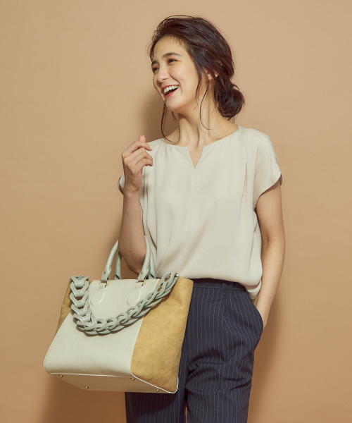 qualite(カリテ)の「バイカラーワイドトート(トートバッグ・レディース・ベージュ/サックスブルー・フリー)」の1枚目の写真