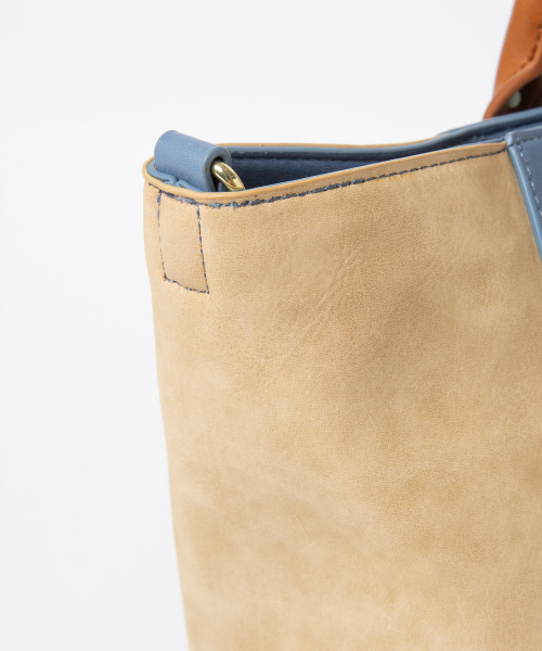 qualite(カリテ)の「バイカラーワイドトート(トートバッグ・レディース・ベージュ/サックスブルー・フリー)」の12枚目の写真