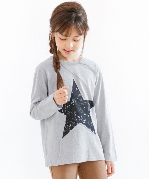 Bee des Bee（ビーデスビー）の「【コットン100％】長袖プリントTシャツ（Tシャツ/カットソー・キッズ・ホワイト系その他/ブラック×ホワイト/ホワイト×ブラック/ブラック系その他5/ブラック系その他2/ライトピンク/ブラック系その他4/ピンク/ブラック系その他3/カーキ/ホワイト系その他2/ブラック系その他6/ピンク系その他/ブラック系その他7/ブラック/ホワイト系その他3/ネイビー/ベージュ/ブラウン/ミント/ピンク系その他2/マスタード/ブルー系その他/ブラウン系その他/チャコールグレー/ベビーピンク/杢グレー/ブルー/グリーン系その他/ライトベージュ/チョコ/クリーム/グレー系/ブラック系1/ブルー系1/ホワイト系その他4/ブラック系2/パープル系1/パープル系2/ブルー系2/ピンク系3/ブルー系/パープル系/ブラック系/グレー系その他2/ピンク系1/ピンク系/ブルー × パープル/ライトグレー/ピンク系2/ライラック/グリーン系1/ブルー系4/ピンク系4/ブルー系3/ブラック系3/グレー系その他3・120cm/110cm/130cm/140cm/150cm/100cm）」の20枚目の写真