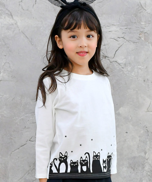 Bee des Bee（ビーデスビー）の「【コットン100％】長袖プリントTシャツ（Tシャツ/カットソー・キッズ・ホワイト系その他/ブラック×ホワイト/ホワイト×ブラック/ブラック系その他5/ブラック系その他2/ライトピンク/ブラック系その他4/ピンク/ブラック系その他3/カーキ/ホワイト系その他2/ブラック系その他6/ピンク系その他/ブラック系その他7/ブラック/ホワイト系その他3/ネイビー/ベージュ/ブラウン/ミント/ピンク系その他2/マスタード/ブルー系その他/ブラウン系その他/チャコールグレー/ベビーピンク/杢グレー/ブルー/グリーン系その他/ライトベージュ/チョコ/クリーム/グレー系/ブラック系1/ブルー系1/ホワイト系その他4/ブラック系2/パープル系1/パープル系2/ブルー系2/ピンク系3/ブルー系/パープル系/ブラック系/グレー系その他2/ピンク系1/ピンク系/ブルー × パープル/ライトグレー/ピンク系2/ライラック/グリーン系1/ブルー系4/ピンク系4/ブルー系3/ブラック系3/グレー系その他3・120cm/110cm/130cm/140cm/150cm/100cm）」の3枚目の写真