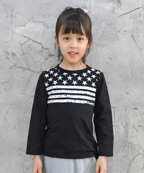 Bee des Bee（ビーデスビー）の「【コットン100％】長袖プリントTシャツ（Tシャツ/カットソー・キッズ・ホワイト系その他/ブラック×ホワイト/ホワイト×ブラック/ブラック系その他5/ブラック系その他2/ライトピンク/ブラック系その他4/ピンク/ブラック系その他3/カーキ/ホワイト系その他2/ブラック系その他6/ピンク系その他/ブラック系その他7/ブラック/ホワイト系その他3/ネイビー/ベージュ/ブラウン/ミント/ピンク系その他2/マスタード/ブルー系その他/ブラウン系その他/チャコールグレー/ベビーピンク/杢グレー/ブルー/グリーン系その他/ライトベージュ/チョコ/クリーム/グレー系/ブラック系1/ブルー系1/ホワイト系その他4/ブラック系2/パープル系1/パープル系2/ブルー系2/ピンク系3/ブルー系/パープル系/ブラック系/グレー系その他2/ピンク系1/ピンク系/ブルー × パープル/ライトグレー/ピンク系2/ライラック/グリーン系1/ブルー系4/ピンク系4/ブルー系3/ブラック系3/グレー系その他3・120cm/110cm/130cm/140cm/150cm/100cm）」の6枚目の写真