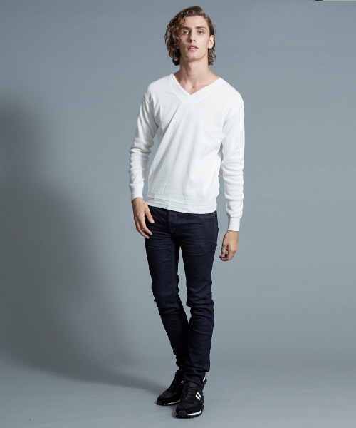 5351 POUR LES HOMMES（ゴーサンゴーイチプールオム）の「“SOFFY”シルケットコットンVネックニットTシャツ（ニット/セーター・メンズ・ホワイト/ブラック・44/46/48/50）」の11枚目の写真