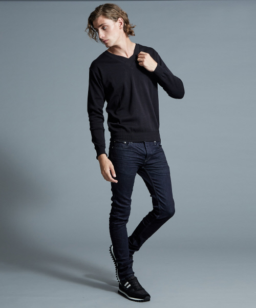 5351 POUR LES HOMMES（ゴーサンゴーイチプールオム）の「“SOFFY”シルケットコットンVネックニットTシャツ（ニット/セーター・メンズ・ホワイト/ブラック・44/46/48/50）」の3枚目の写真