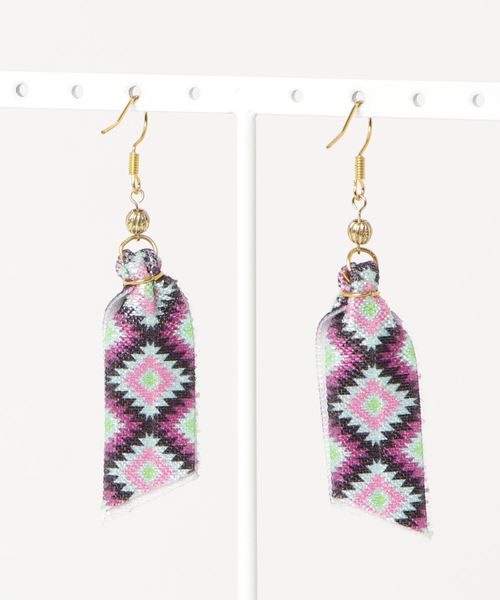 tone(トーン)の「【Flamingoroom】フェザーオルテガヘアタイピアス(ピアス(両耳用)・レディース・ピンク/パープル・FREE)」の3枚目の写真