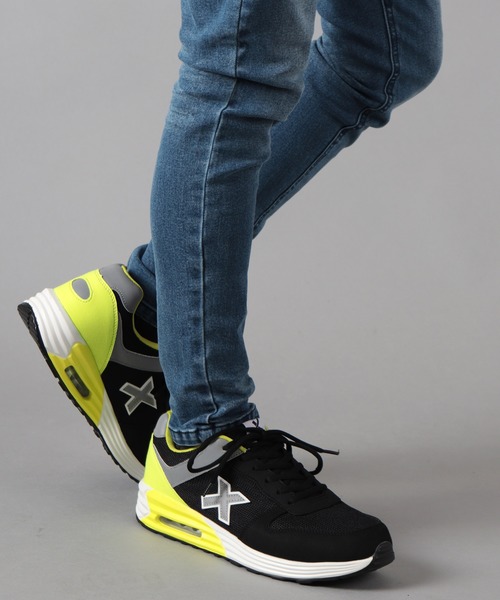 KOM ORIGINAL（ケーオーエム オリジナル）の「【X TOKYO】 メンズカジュアルスニーカー（スニーカー・メンズ・ブラック×ライム/ブルー系その他・25/25.5/26/26.5/27/28/28.5/29）」の3枚目の写真