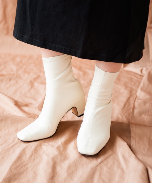 Aunt Marie's（アントマリーズ）の「AUNT MARIE'S ストレッチショートブーツ（ブーツ・レディース・ホワイト/ブラック・MEDIUM/LARGE）」の2枚目の写真