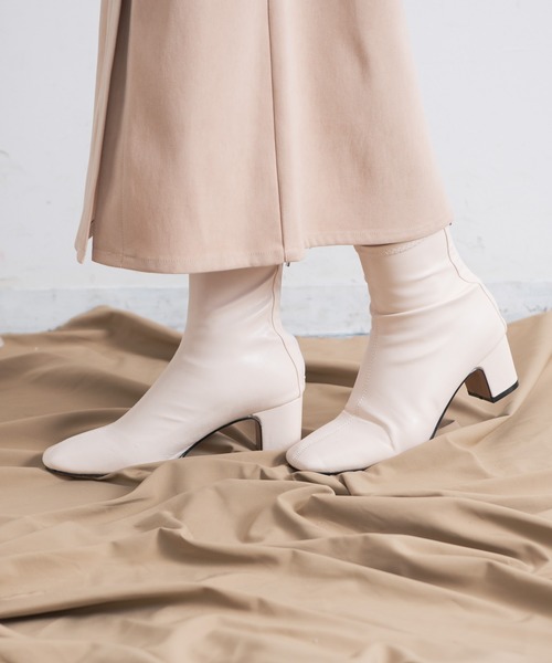 Aunt Marie's（アントマリーズ）の「AUNT MARIE'S ストレッチショートブーツ（ブーツ・レディース・ホワイト/ブラック・MEDIUM/LARGE）」の4枚目の写真