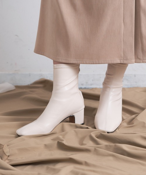 Aunt Marie's（アントマリーズ）の「AUNT MARIE'S ストレッチショートブーツ（ブーツ・レディース・ホワイト/ブラック・MEDIUM/LARGE）」の5枚目の写真