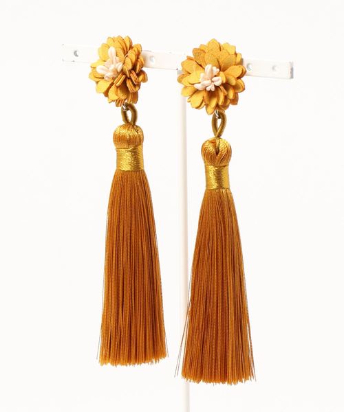 カヤ（カヤ）の「【カヤ】菊とタッセルピアス（ピアス（両耳用）・レディース・ホワイト/ブラック/ネイビー/レッド/イエロー/グリーン・FREE）」の5枚目の写真