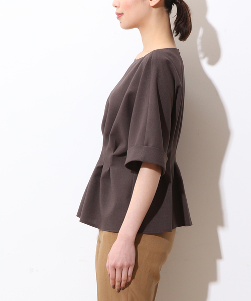 Tiara（ティアラ）の「麻調タックペプラムブラウス（シャツ/ブラウス・レディース・グレー系その他/グリーン系その他/ブラウン/チャコールグレー・FREE）」の6枚目の写真