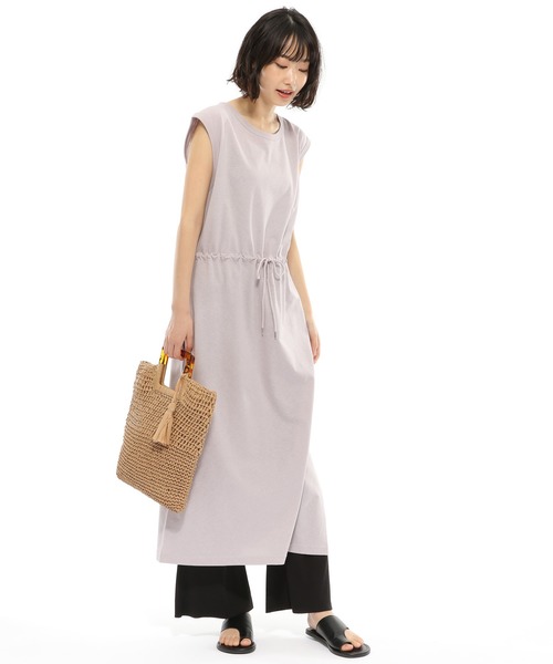 LAKOLE(ラコレ)の「ウエストドロストマキシワンピース / LAKOLE(ワンピース・レディース・ライトグレー/ネイビー/ボルドー・SMALL/MEDIUM)」の2枚目の写真