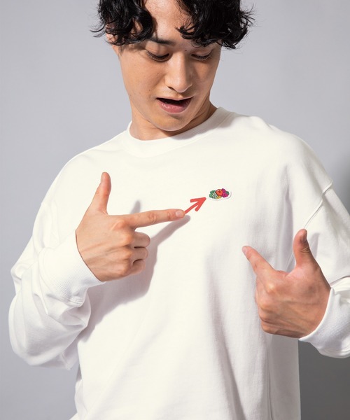 FRUIT OF THE LOOM（フルーツオブザルーム）の「BE@RBRICK付き プルオーバースウェット / コラボ / ベアブリック / 長袖 / トレーナー / ワンポイント / ロゴ / ユニセックス（スウェット・メンズ・ホワイト/ブラック・S/L/XL/M）」の3枚目の写真