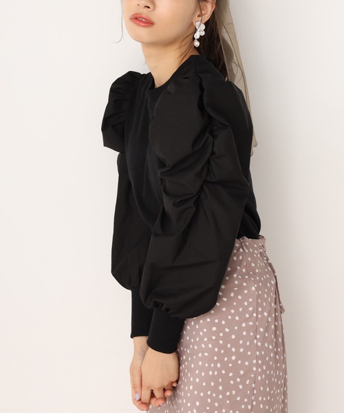 one after another NICE CLAUP(ワンアフターアナザーナイスクラップ)の「袖コンシャスリブプルオーバー(Tシャツ/カットソー・レディース・ブラック/ベージュ/オフホワイト/ホワイト×ブラック・FREE)」の3枚目の写真