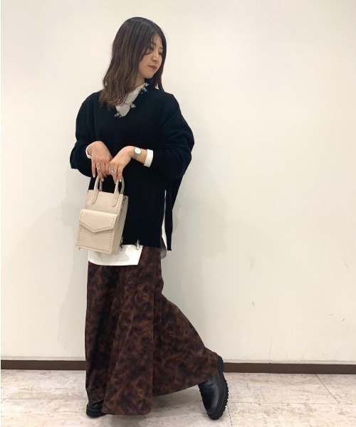 PAGEBOY（ページボーイ）の「ダメージVネックプルオーバー(ニュアンスカラー/ニット)（ニット/セーター・レディース・グレイッシュベージュ/ブラック/ブラウン/オフホワイト・FREE）」の9枚目の写真