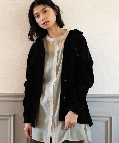LAKOLE(ラコレ)の「コーデュロイBIGトラッカージャケット / LAKOLE(ブルゾン・レディース・ライトグレー/ブラック・SMALL/MEDIUM)」の1枚目の写真